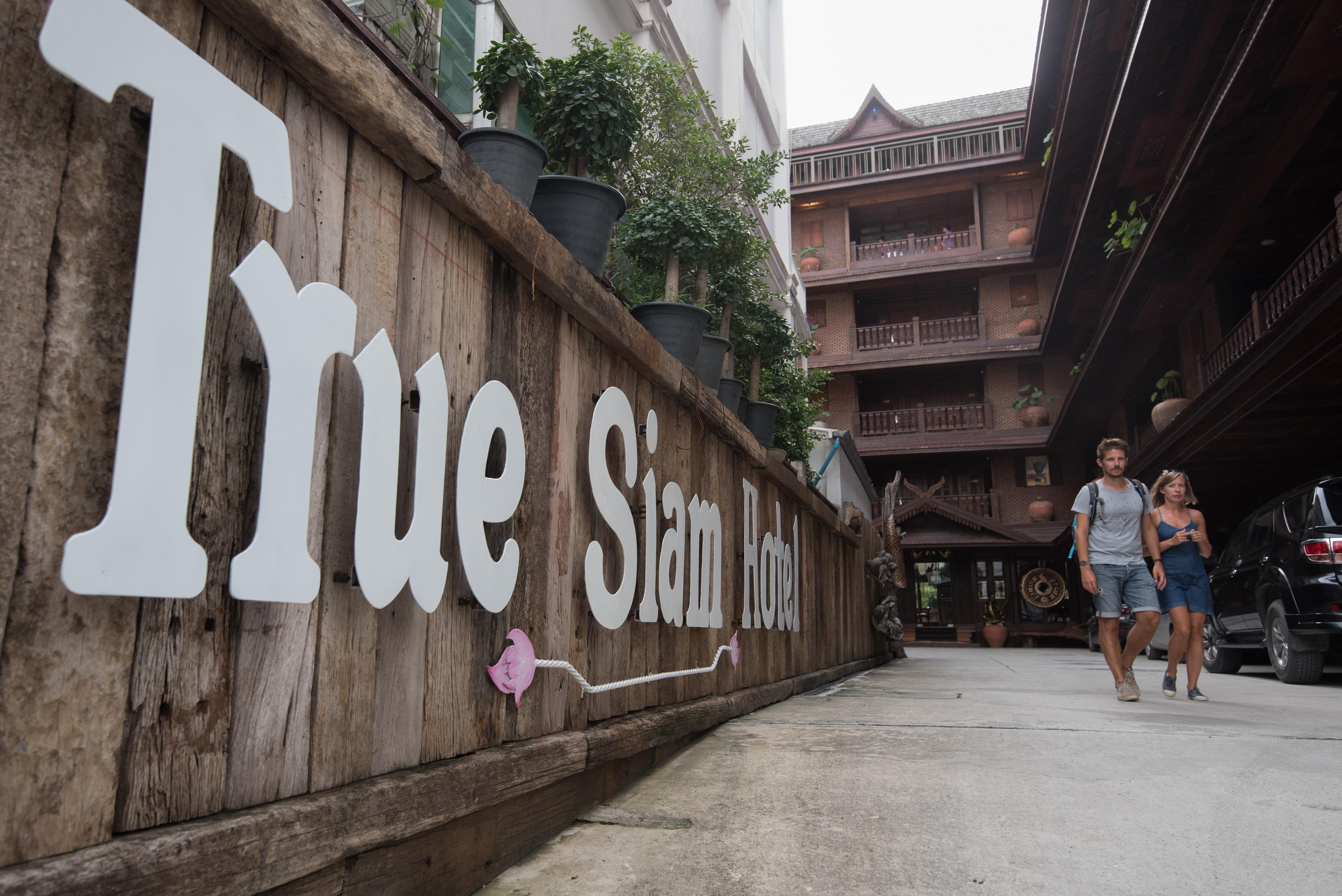 True Siam Rangnam Hotel Bangkok Bagian luar foto
